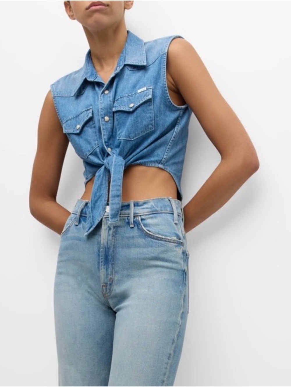 MOTHER
The Sleeveless Knotted Exes Denim
Top